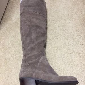 Never worn Vince Camuto taupe suede boots!